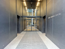 オフィスビル出入口