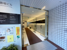 オフィスビル出入口