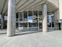 オフィスビル出入口