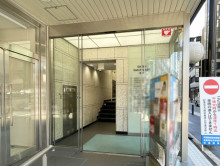 オフィスビル出入口