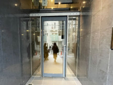 オフィスビル出入口