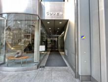 オフィスビル出入り口