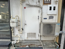 オフィスビル出入り口