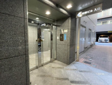 オフィスビル出入口