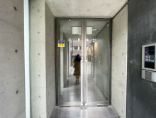 オフィスビル出入口