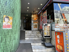 オフィスビル出入口