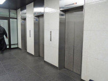 エレベーター(3基)