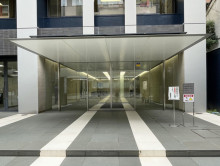 オフィスビル出入口