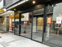 オフィスビル出入口