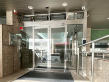 オフィスビル出入口