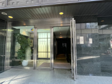 オフィスビル出入口