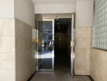 オフィスビル出入口