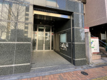 オフィスビル出入口