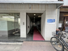 オフィスビル出入口