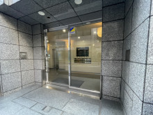 オフィスビル出入口
