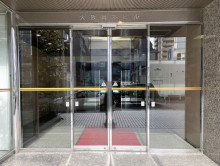 オフィスビル出入口