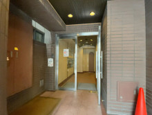 オフィスビル出入口