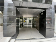 オフィスビル出入口
