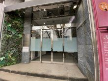 オフィスビル出入口