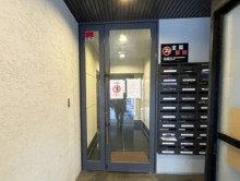 オフィスビル出入口