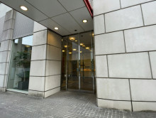 オフィスビル出入口