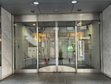 オフィスビル出入口