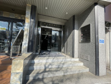 オフィスビル出入口