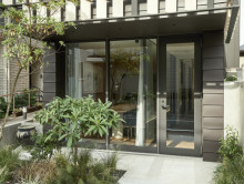 オフィスビル出入口