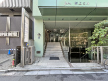 オフィスビル出入り口