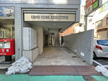 オフィスビル出入り口