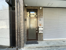 オフィスビル出入口