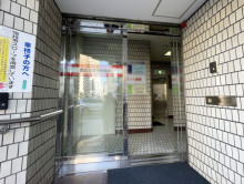 オフィスビル出入口