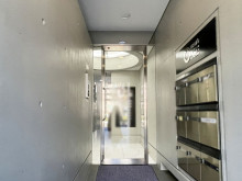 オフィスビル出入口