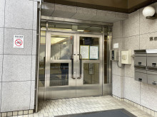 オフィスビル出入口