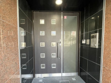 オフィスビル出入口