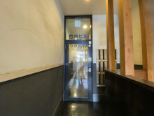 オフィスビル出入口