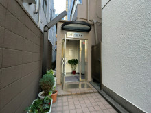 オフィスビル出入口