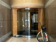 オフィスビル出入口