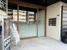 オフィスビル出入口