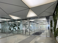 オフィスビル出入口