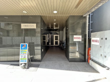 オフィスビル出入り口