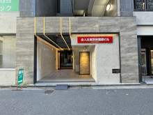 オフィスビル出入り口