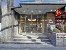 オフィスビル出入口