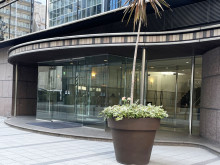 オフィスビル出入口