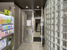 オフィスビル出入口