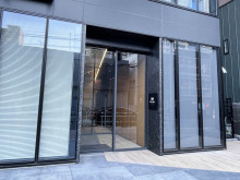 オフィスビル出入口