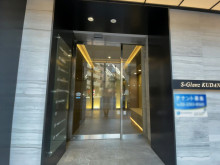 オフィスビル出入口