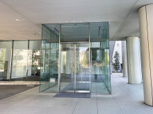 オフィスビル出入口