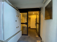 オフィスビル出入口