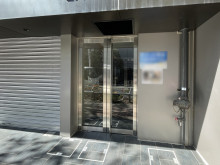 オフィスビル出入口